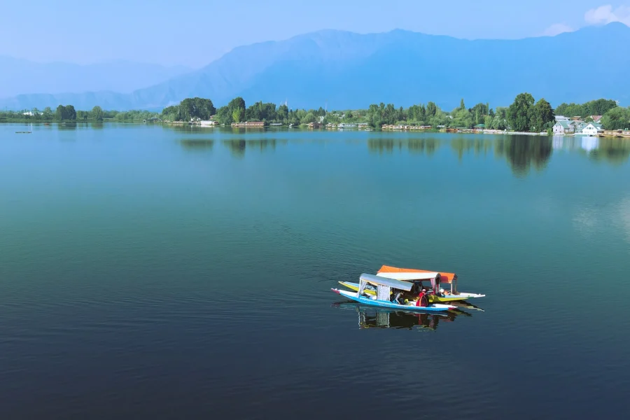 Kashmir Deluxe Tour 4D 3N